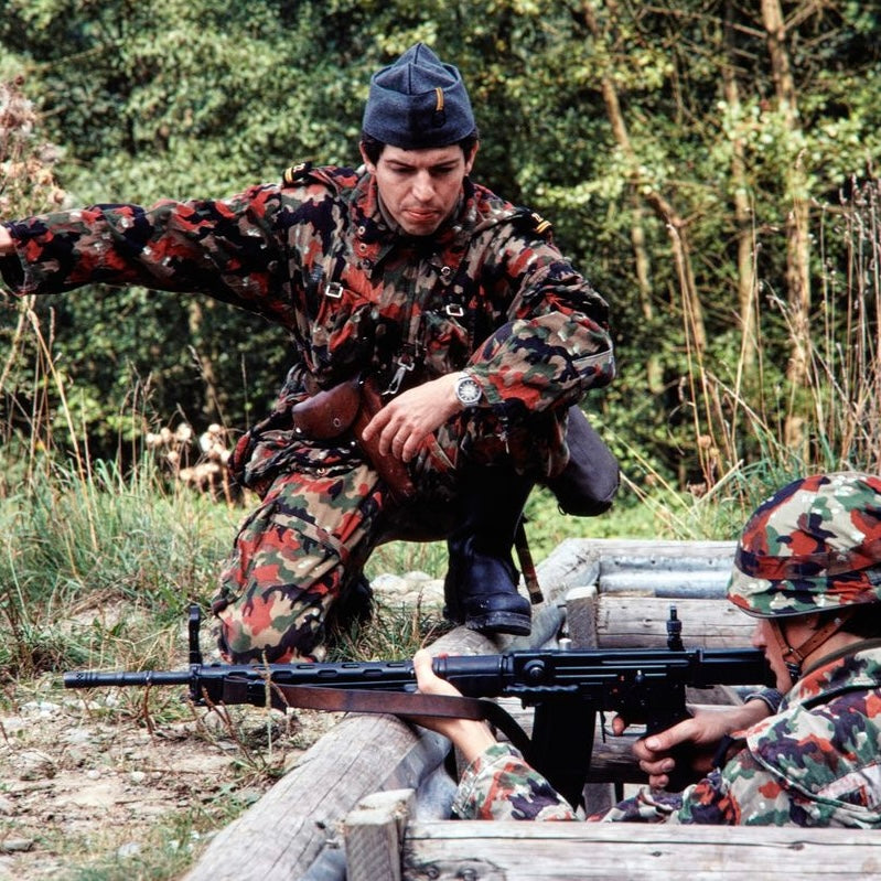 Two soldiers wearing TAZ 57 Alpenflage M61/70 Field Jackets