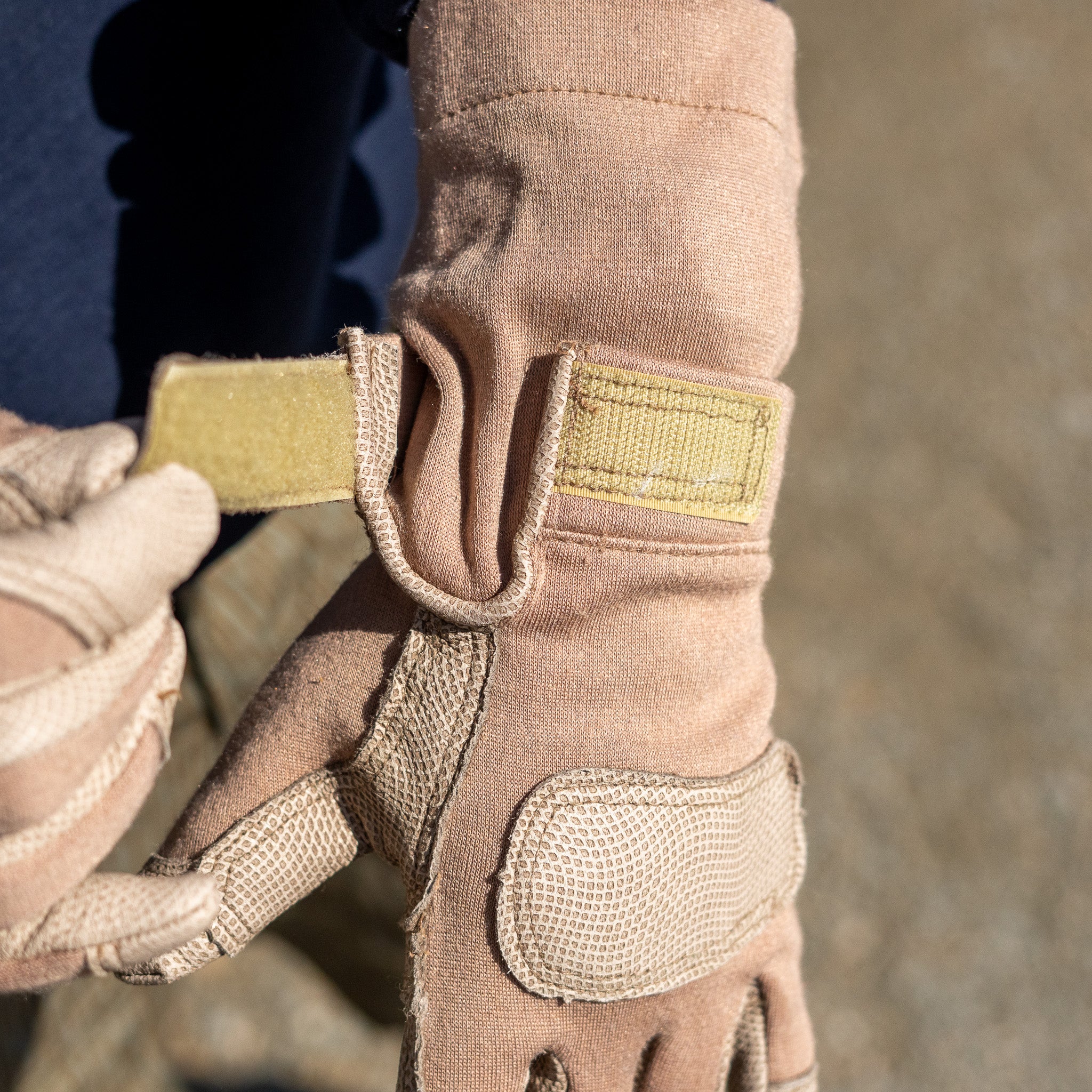Unissued USMC Coyote Brown Nomex FROG Combat Gloves