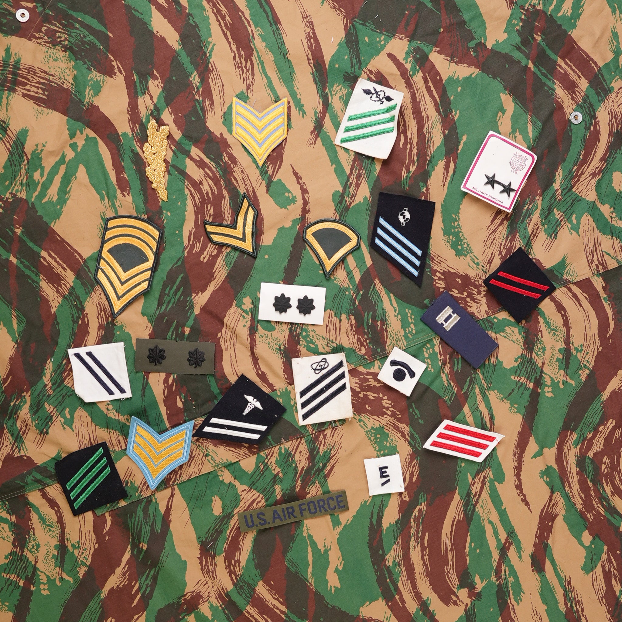 Random US Military Insignia/Patch Bundle