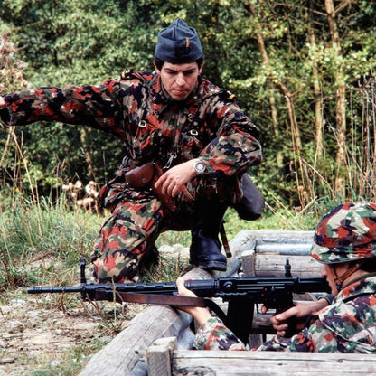 Two soldiers wearing TAZ 57 Alpenflage M61/70 Field Jackets